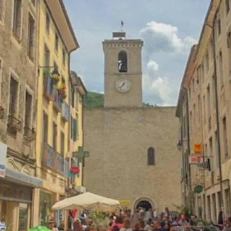 1 * Aouste-sur-Sye